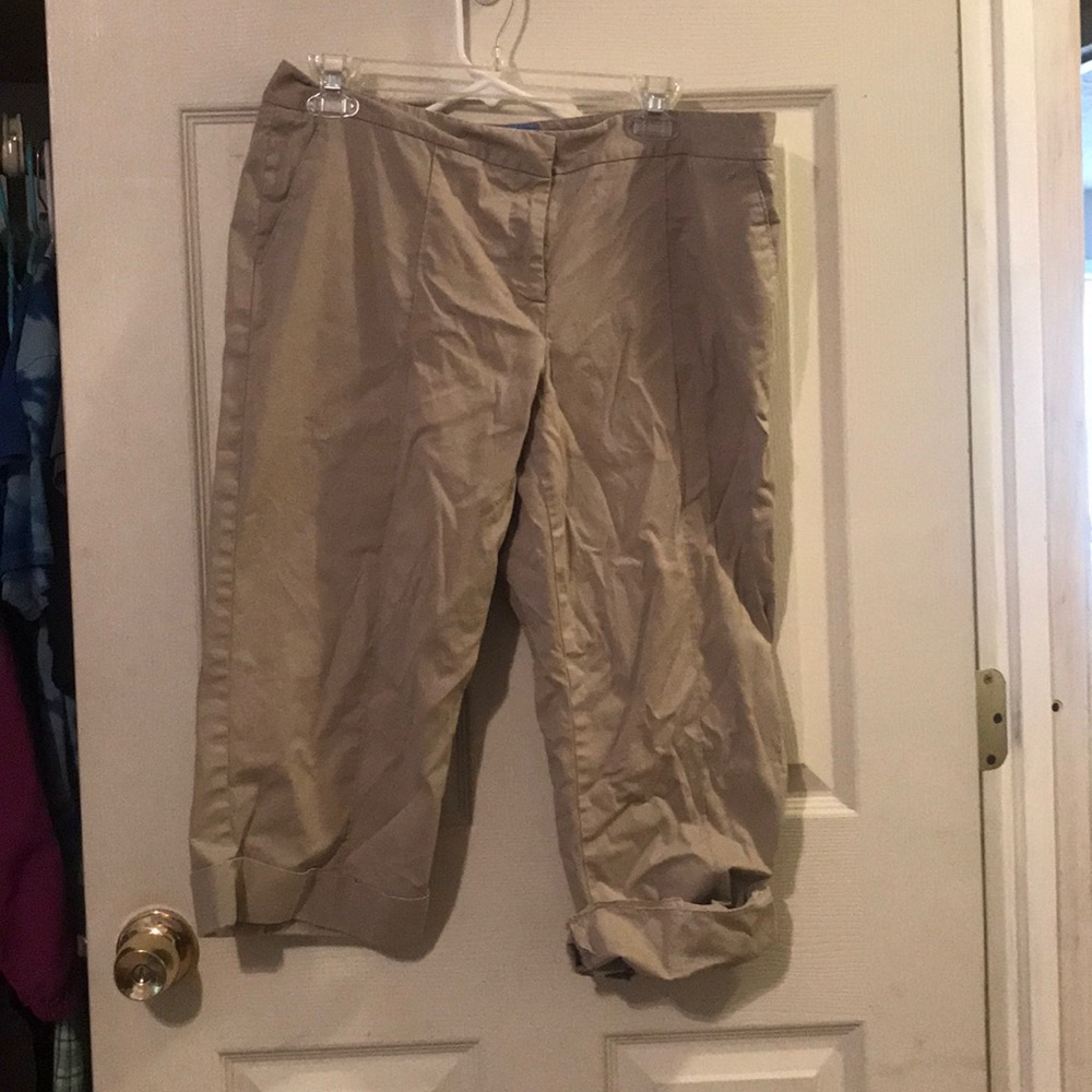 Vera Wang Capri pants